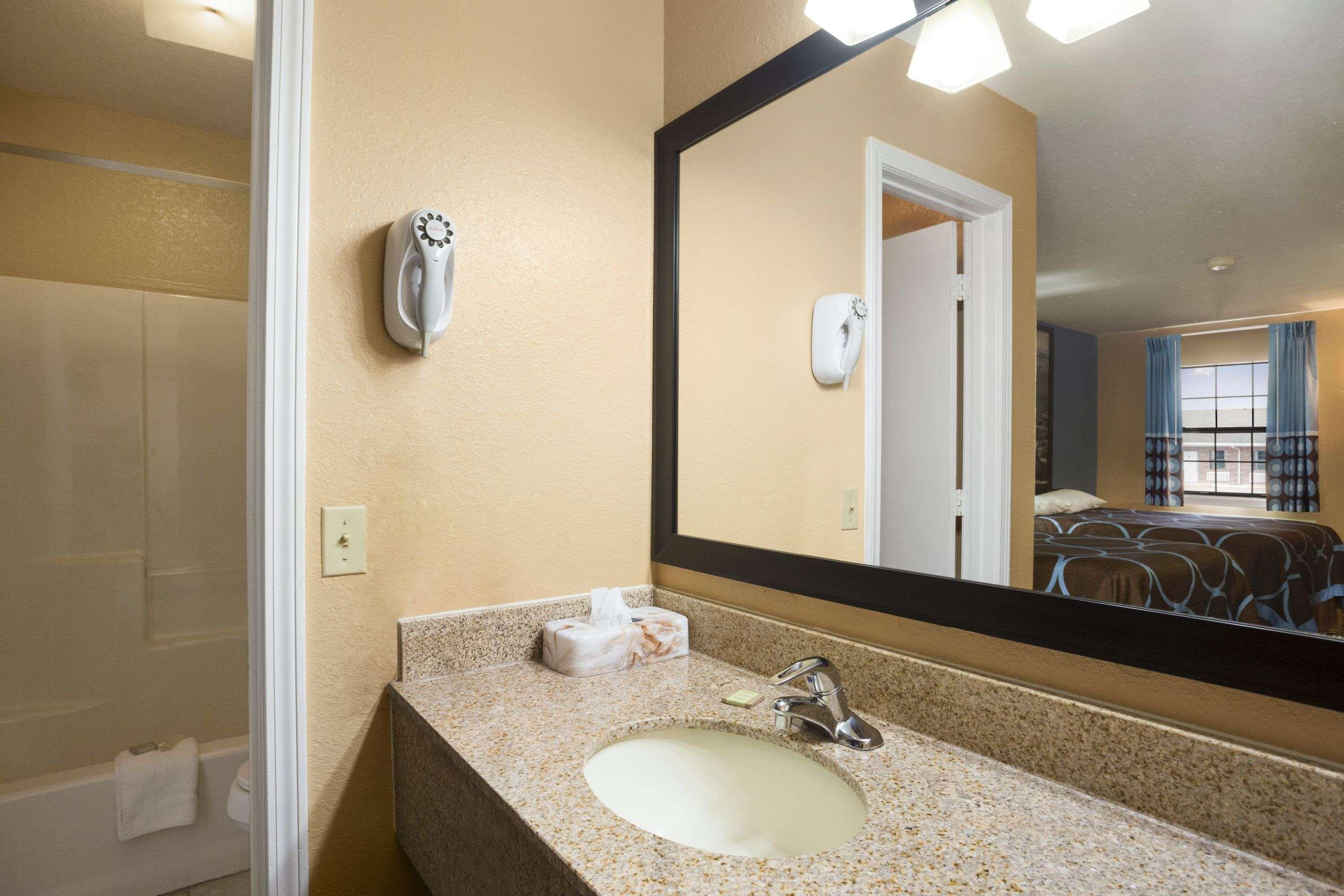 ซูเปอร์ 8 บาย วินด์แฮม เฮนรีเอตทา Motel Henryetta ภายนอก รูปภาพ