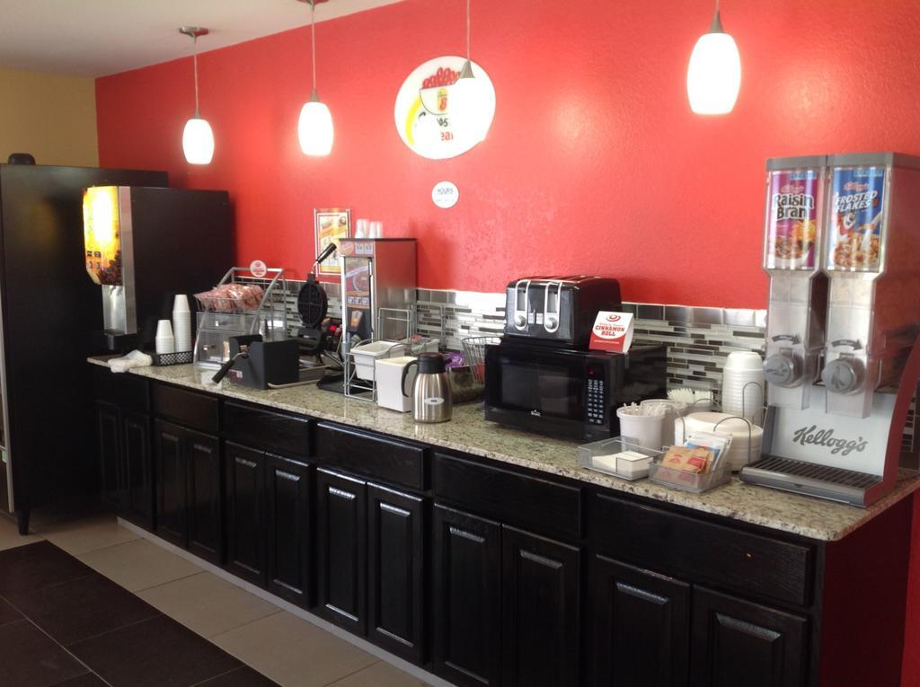 ซูเปอร์ 8 บาย วินด์แฮม เฮนรีเอตทา Motel Henryetta ภายนอก รูปภาพ